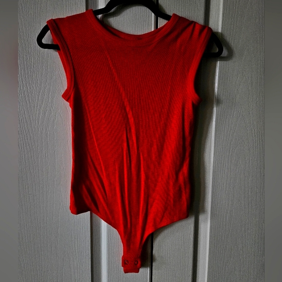NWT Universal Threads red sleeveless bodysuit, small - Picture 1 of 4